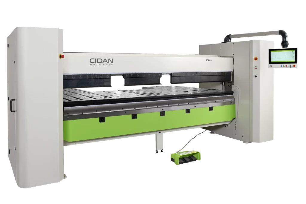 göteneds kantvikmaskin forma med höga segmenterade verktyg mot vit bakgrund