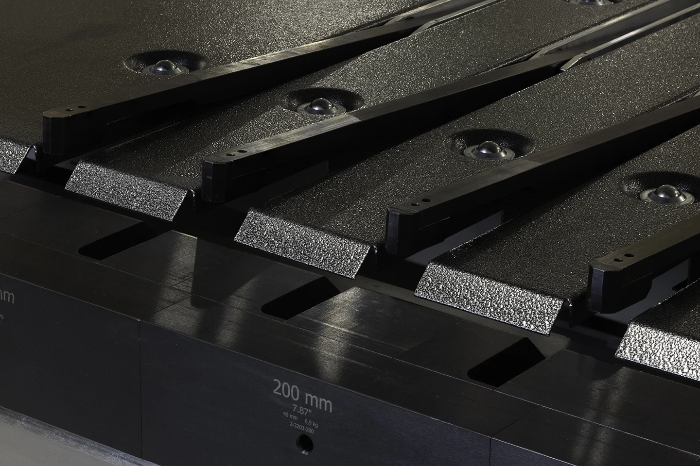 solid front fingers in the backgauge for a cidan folding machine