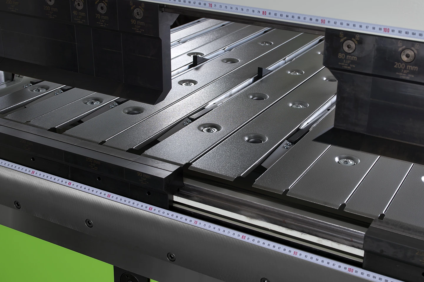 fingers in backgauge and adjustable sheet thickness in cidan forma folding machine