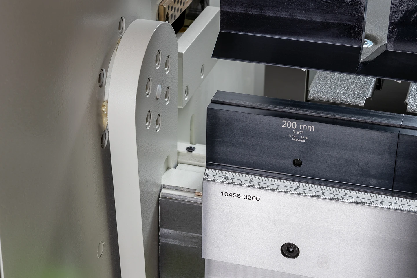 large recesses in the sides in a forma folding machine