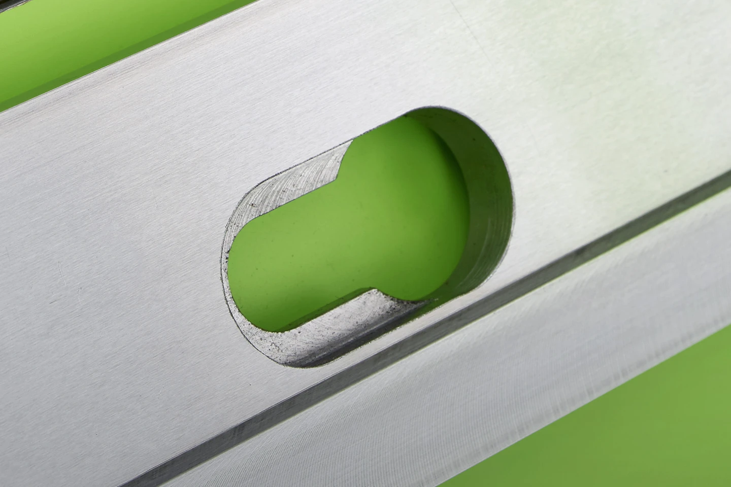 easy tool changes in a folding machine due to key-hole solution