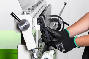 tool changing on manual folder mfb