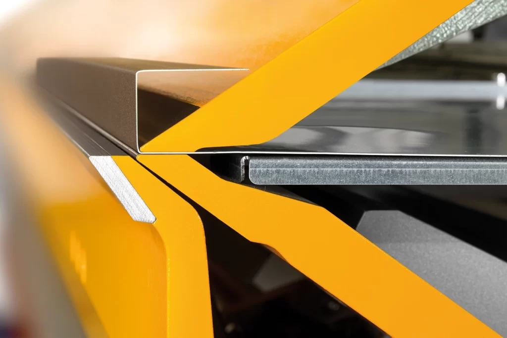 modular tool geometry with straight clamping beam and straight lower beam in a thalmann machine