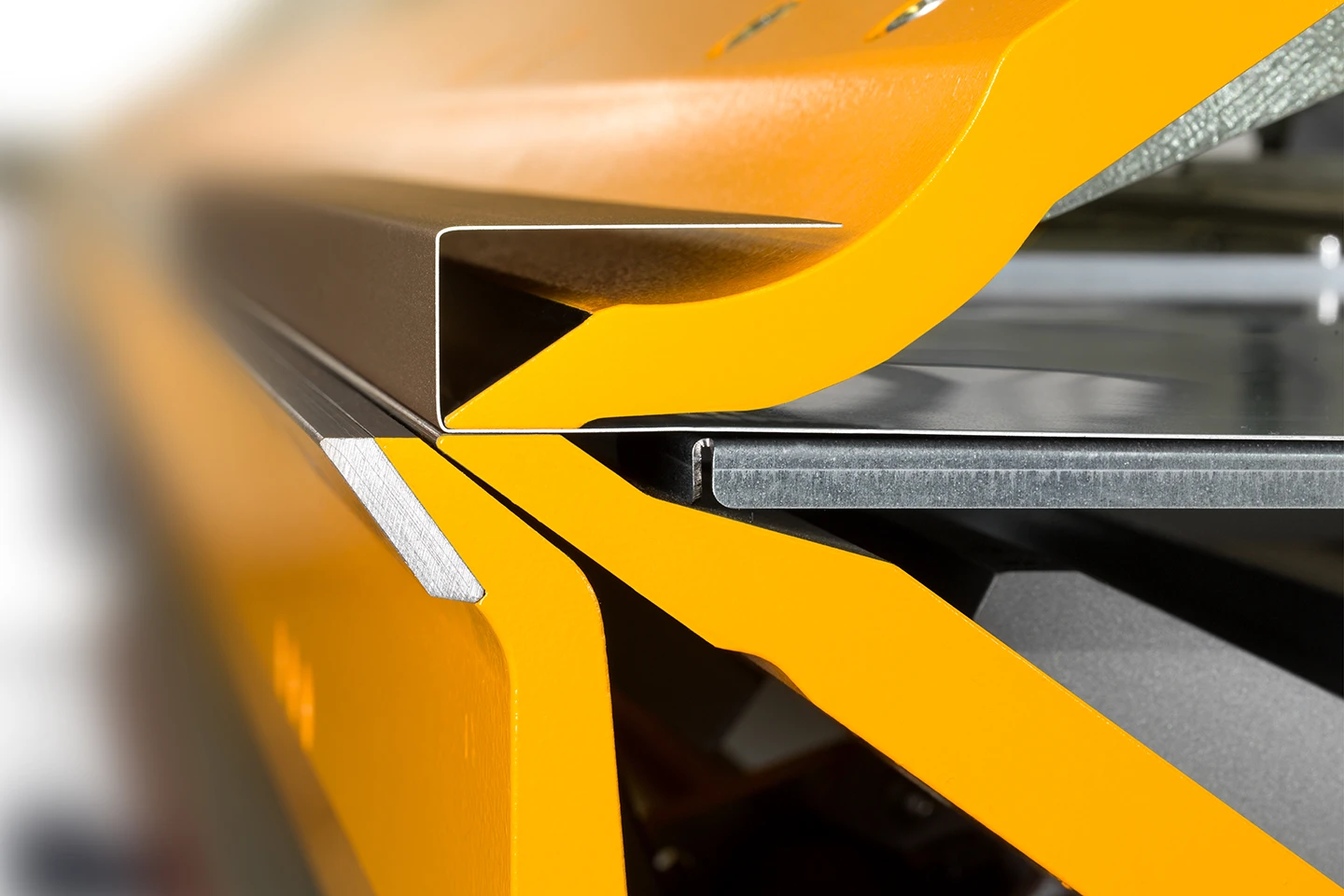 modular tool geometry with indented clamping beam and straight lower beam on a thalmann maschine