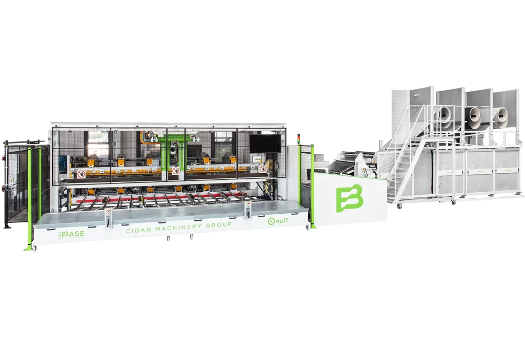 komplett anläggning för tillverkning av plåtprofiler från coil till färdig detalj mot vit bakgrund