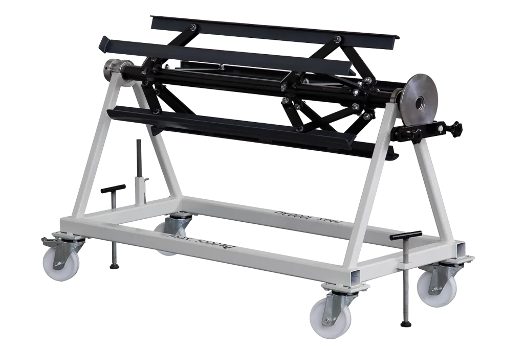 manual decoiler for coils up to 5000 kg on white background