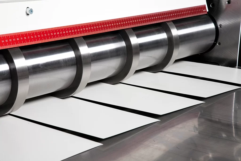 Sheet metal is slitted in a forstner cut to length machine